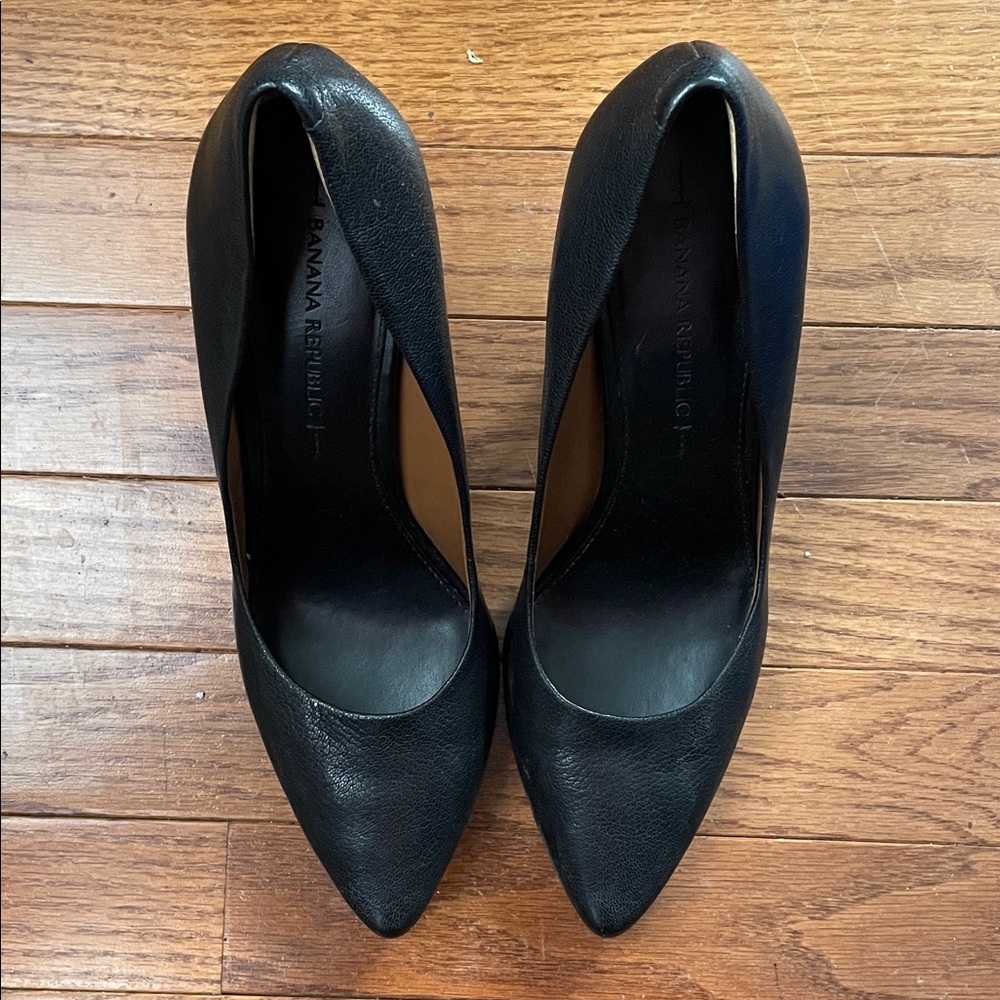 Banana Republic Black Leather Pointed Pumps